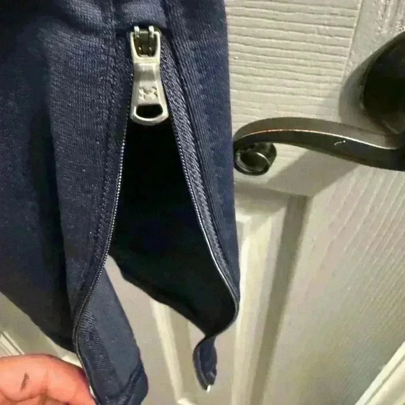 Women’s Under Armour loose knit elastic drawstring waist side pockets Size Med - Picture 9 of 9